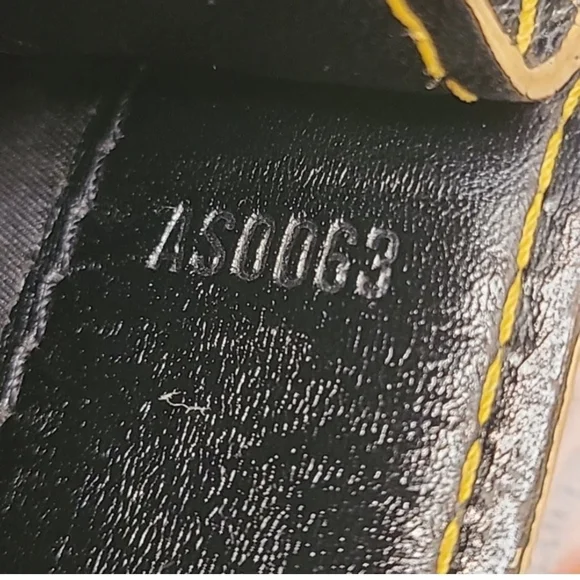 SOLD Louis Vuitton Vintage   2003 RARE SAHALI          LEATHER 'LE FABULEUX - Picture 7 of 15